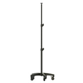 SCANGRIP Wheelstand 2.0 utilizzato per sostenere una luce da lavoro, migliorando l'illuminazione durante il detailing.