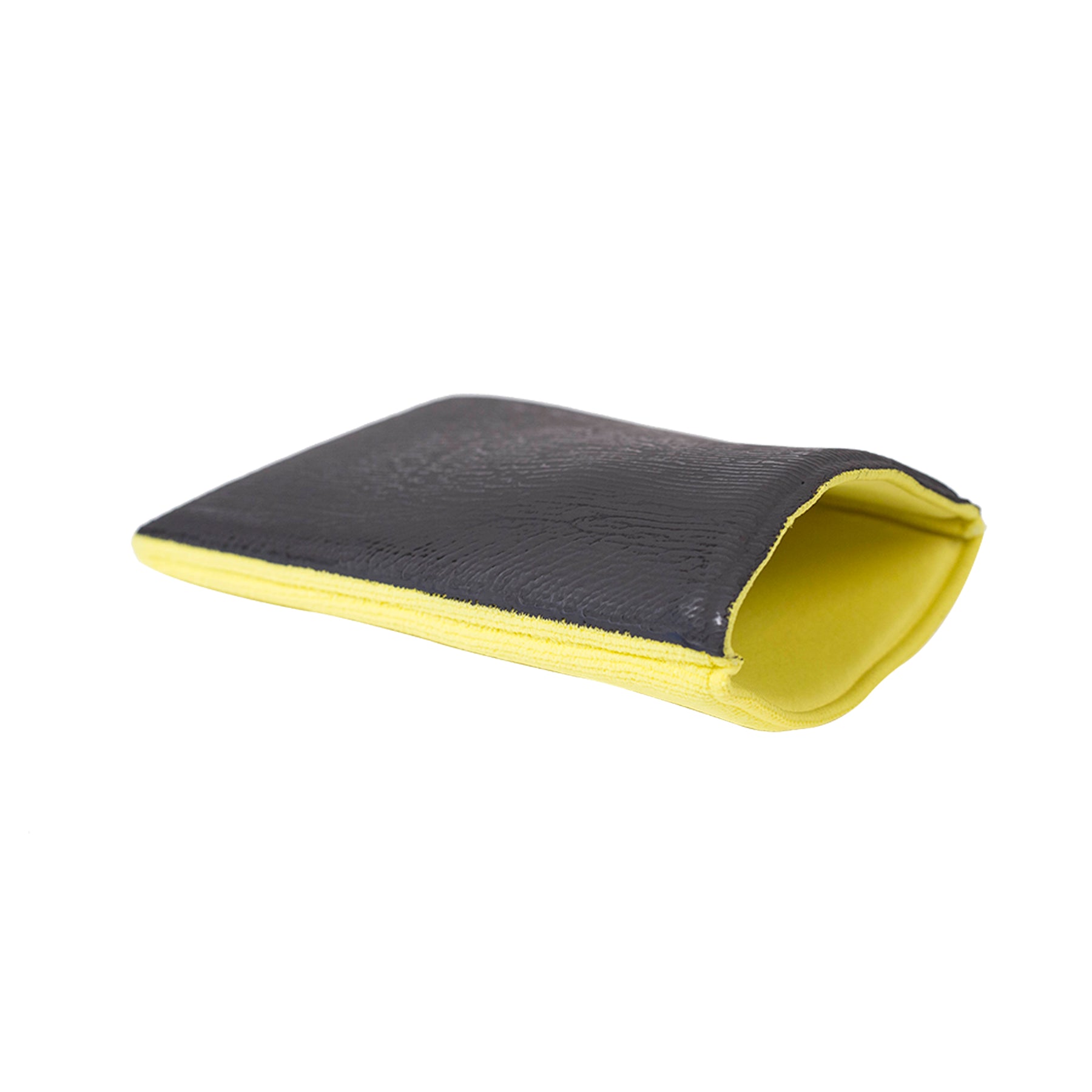 Guanto Clay Glove Medio CARTEC – guanto nero e giallo per una decontaminazione efficace delle superfici auto, rimuovendo impurità e contaminazioni per una finitura liscia.