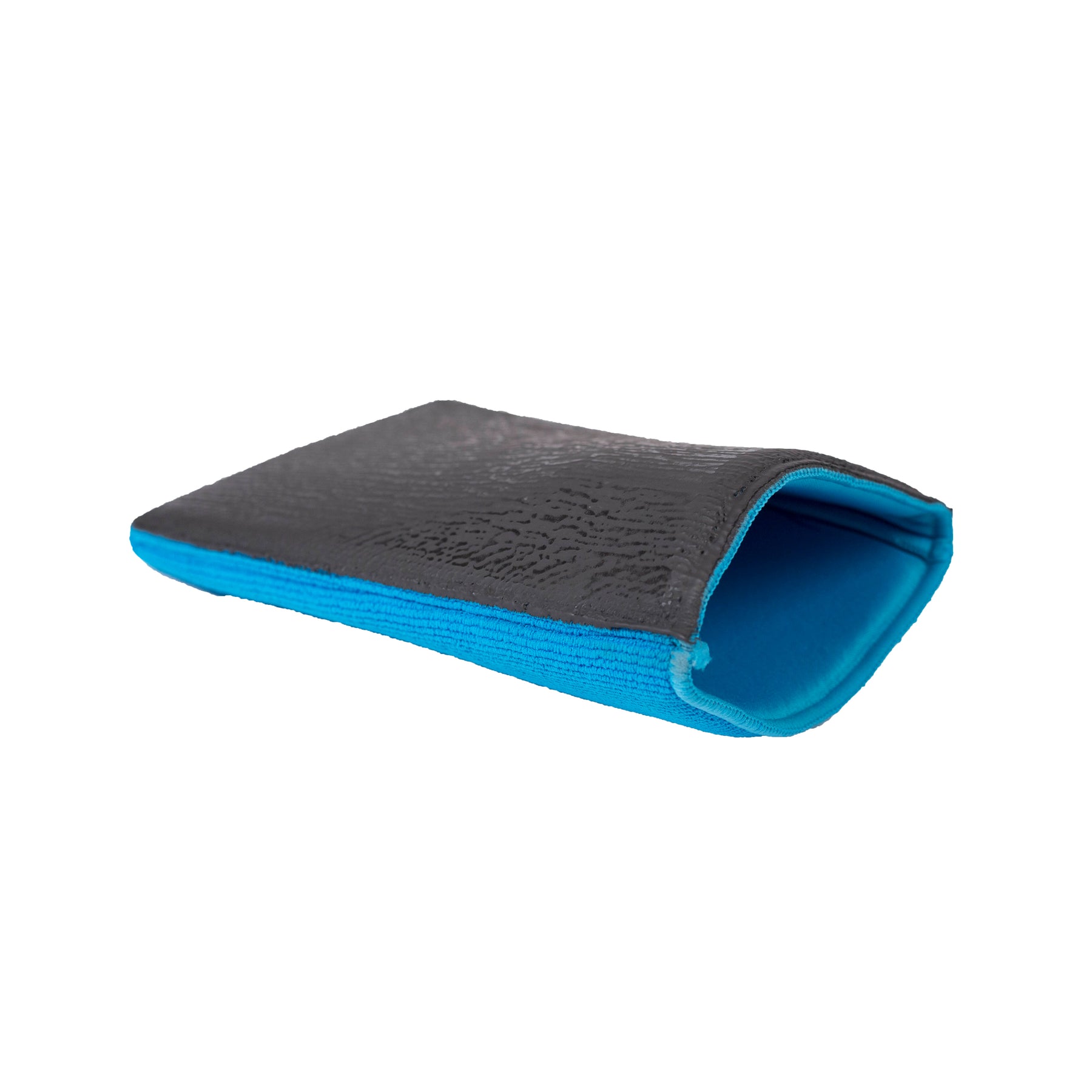 Guanto Clay Glove Fine CARTEC – guanto nero e blu progettato per una decontaminazione delicata delle superfici auto, rimuovendo impurità e contaminazioni per una finitura liscia.