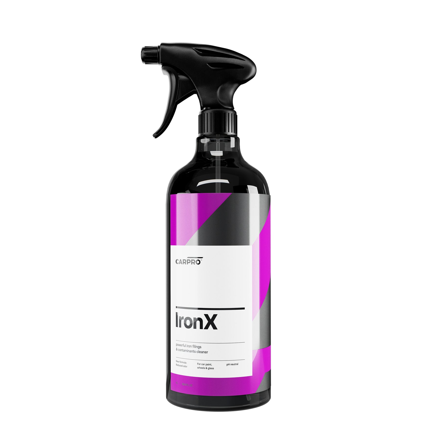 Flacone spray da 1000 ml di CarPro IronX Cherry, detergente per la rimozione di contaminanti ferrosi, con etichetta bianca e dettagli rosa e grigi.
