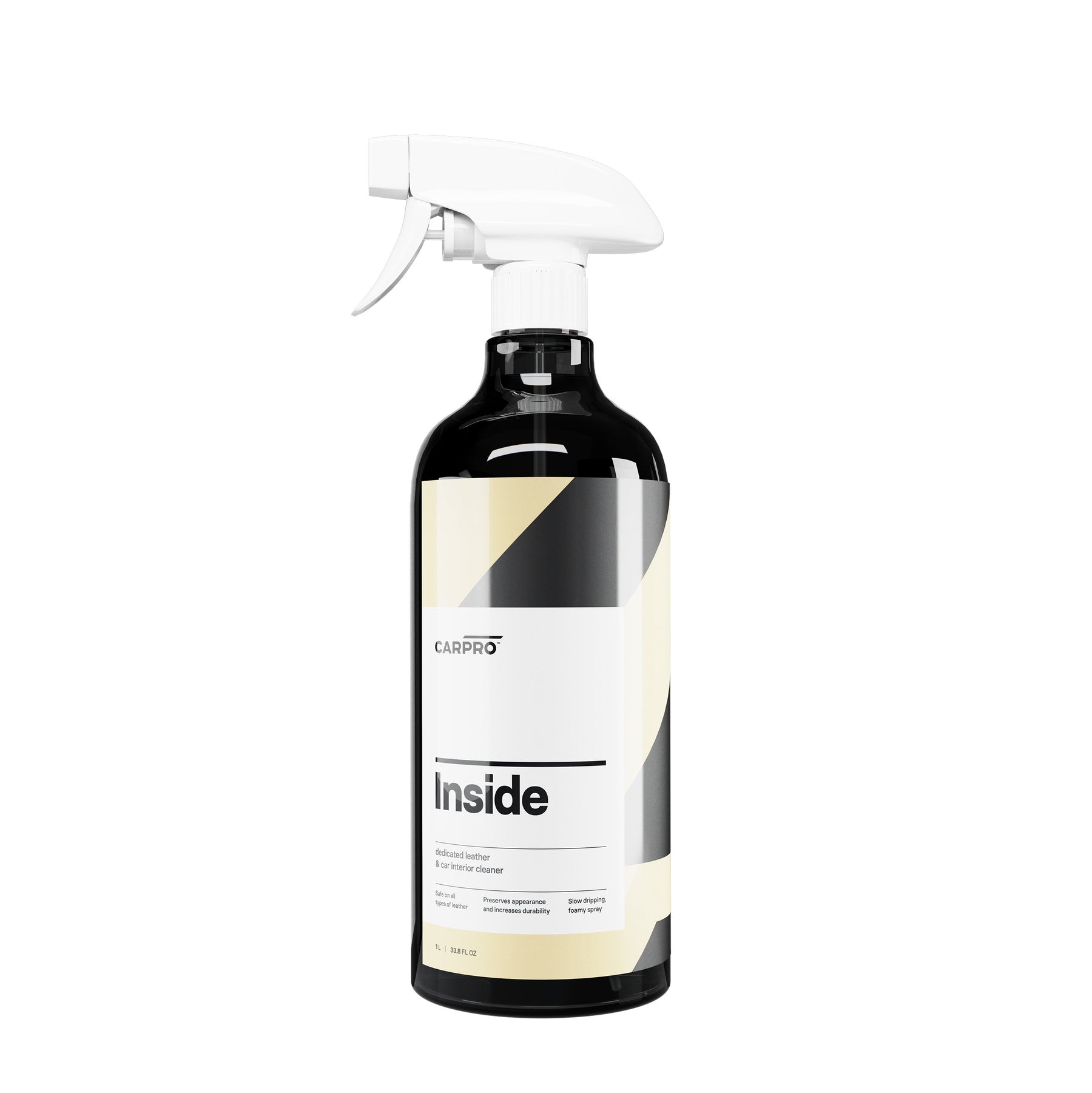 Flacone spray da 500 ml di CARPRO Inside, detergente per interni auto, con nebulizzatore bianco e etichetta bianca con dettagli beige e grigi, perfetto per pulire e proteggere gli interni dell'auto.