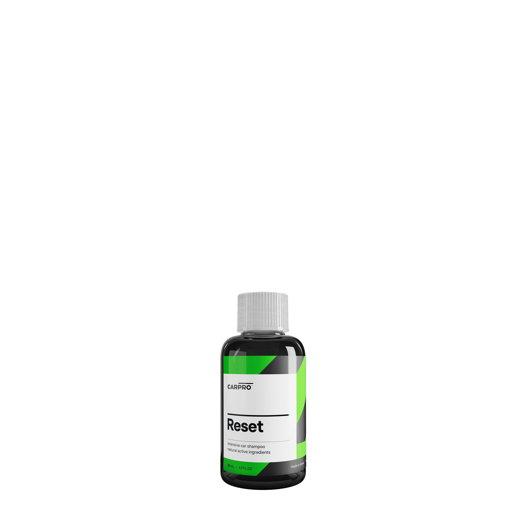 Flacone di CARPRO Reset, uno shampoo neutro con etichetta bianca, nera e verde, progettato per la pulizia delle auto mantenendo gli ingredienti protettivi, ideale per un lavaggio efficace e sicuro.