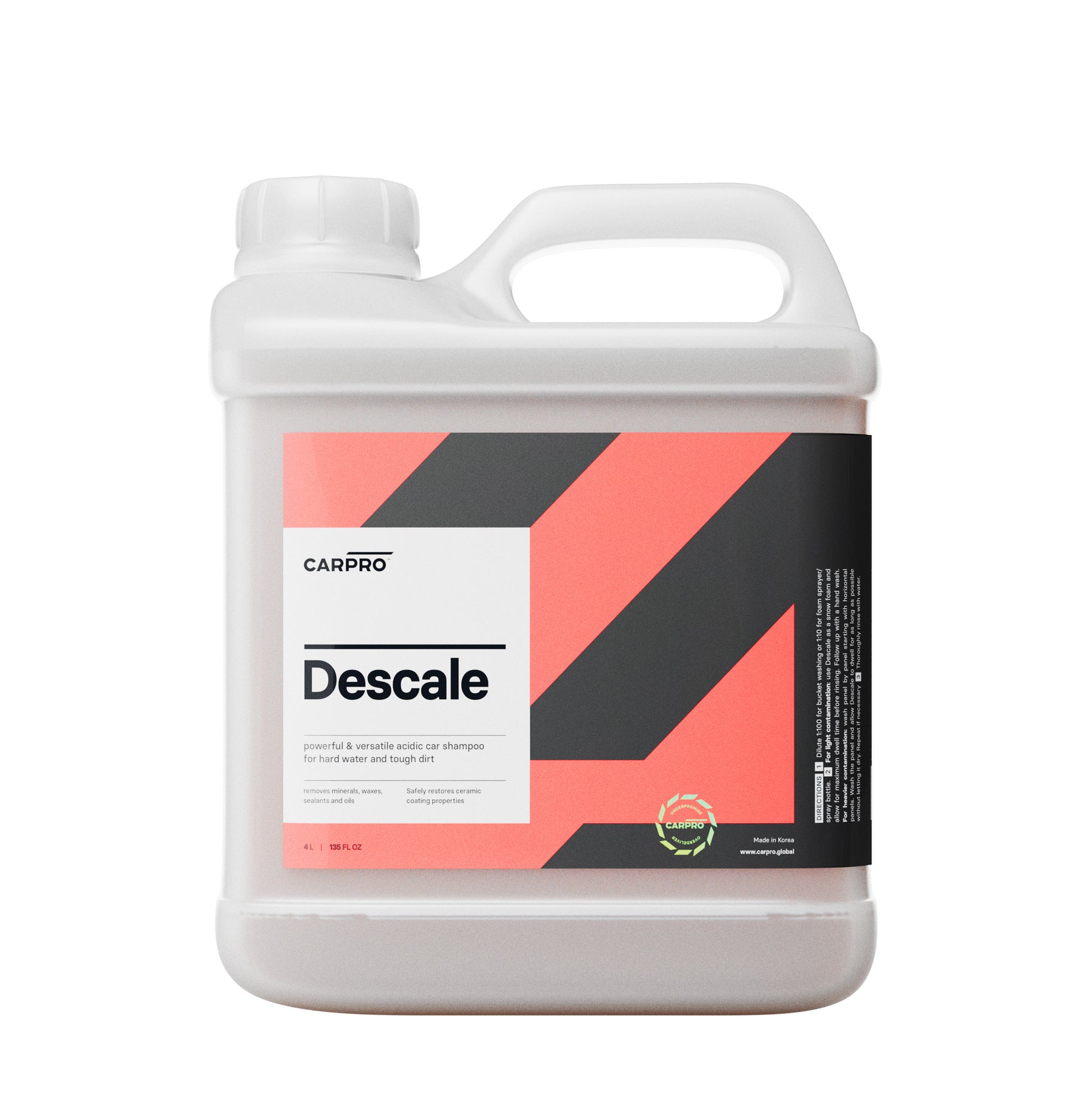 Flacone di CARPRO Descale su sfondo bianco, detergente potente per rimuovere calcare e macchie d'acqua dalla superficie del veicolo.