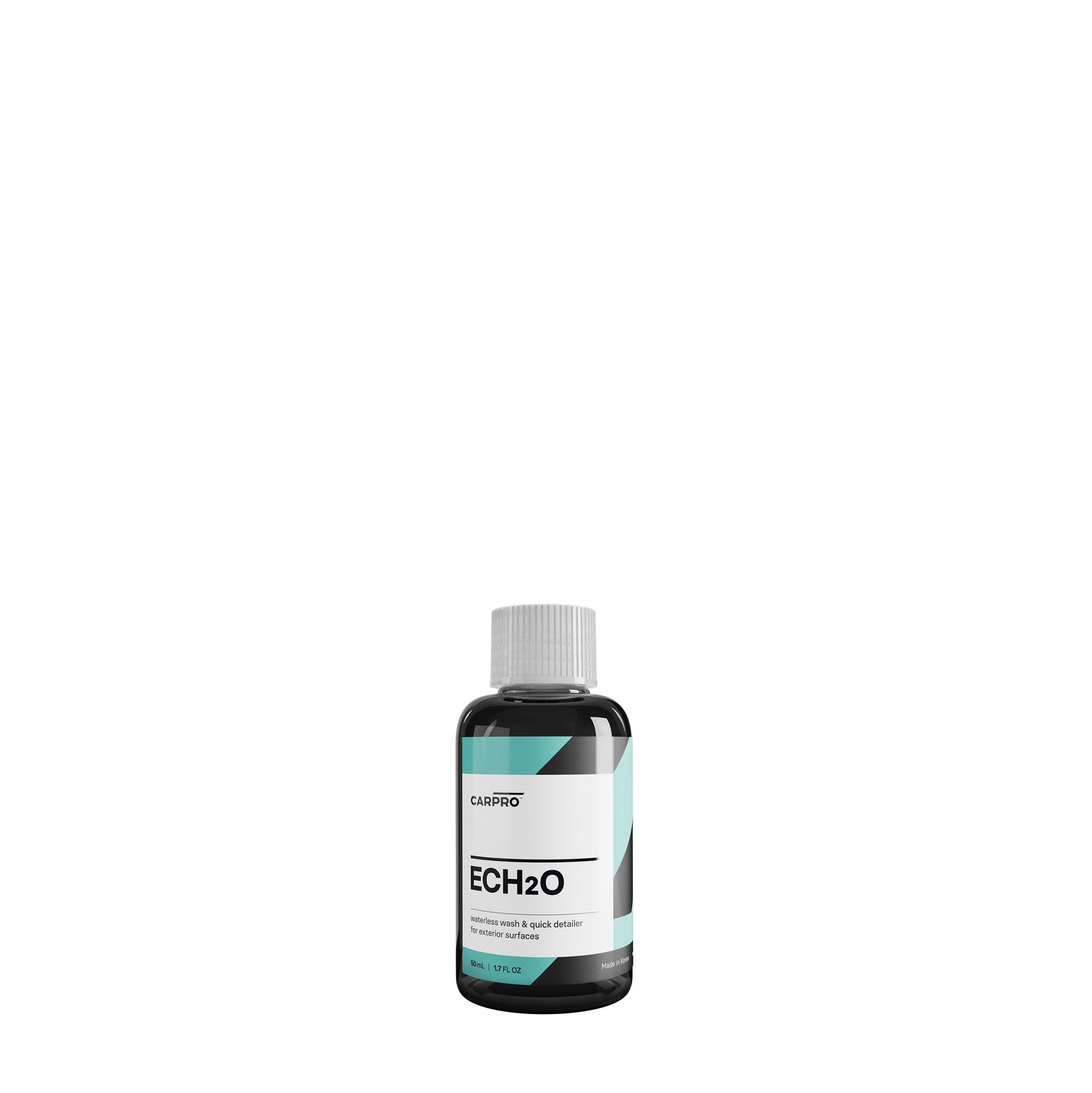 Flaconcino di CARPRO EcH2O su sfondo bianco, quick detailer a base di acqua e silice per una pulizia rapida e brillantezza intensa delle superfici del veicolo.