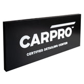 Insegna luminosa CARPRO nera con testo bianco "Certified Detailing Center", ideale per aggiungere visibilità e un tocco professionale a officine e showroom.