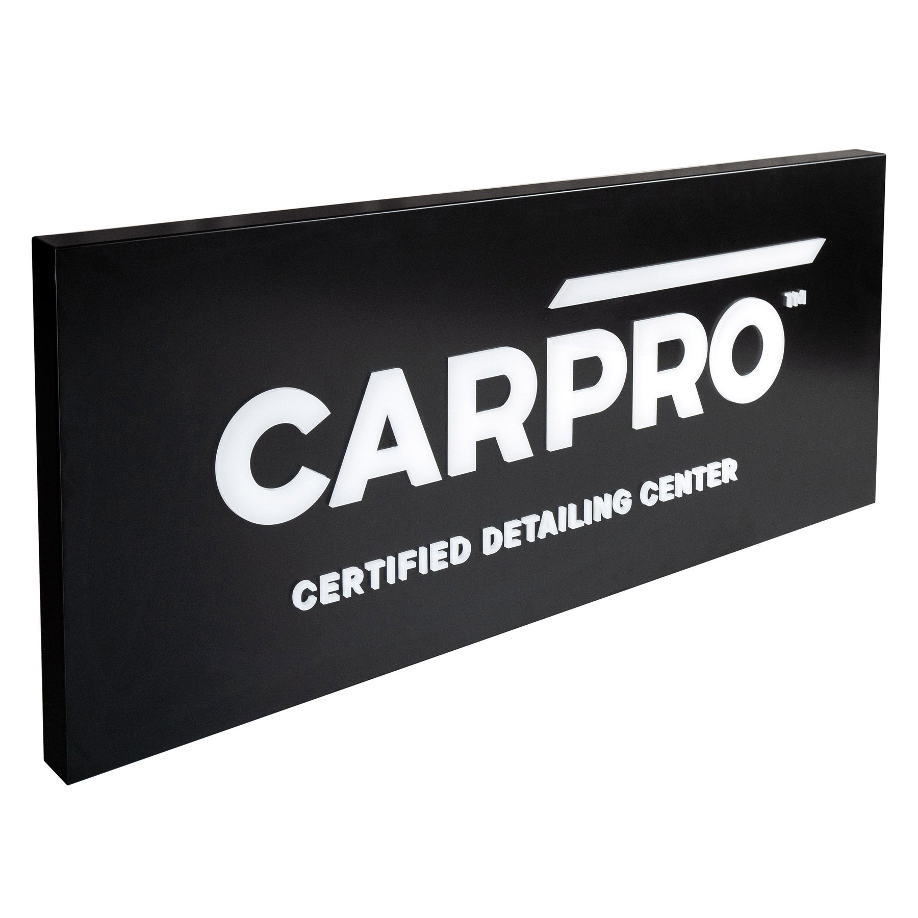 Insegna luminosa CARPRO nera con testo bianco "Certified Detailing Center", ideale per aggiungere visibilità e un tocco professionale a officine e showroom.