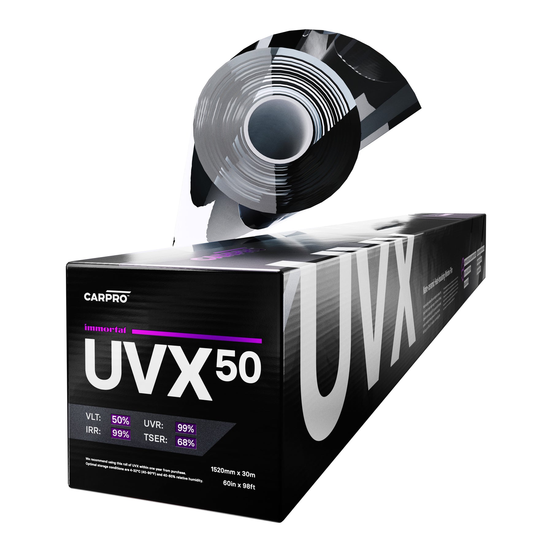 mostra un dettaglio della confezione della pellicola CARPRO Immortal™ UVX. La scatola è nera con dettagli in viola e bianchi, con il testo "UVX" evidenziato. Sono visibili le specifiche tecniche della pellicola, tra cui il VLT (3%), IRR (99%), UVR (100%) e TSER (83%). Il prodotto è progettato per offrire protezione avanzata contro i raggi UV e preservare la carrozzeria dell'auto dai danni solari, mantenendo un aspetto impeccabile.