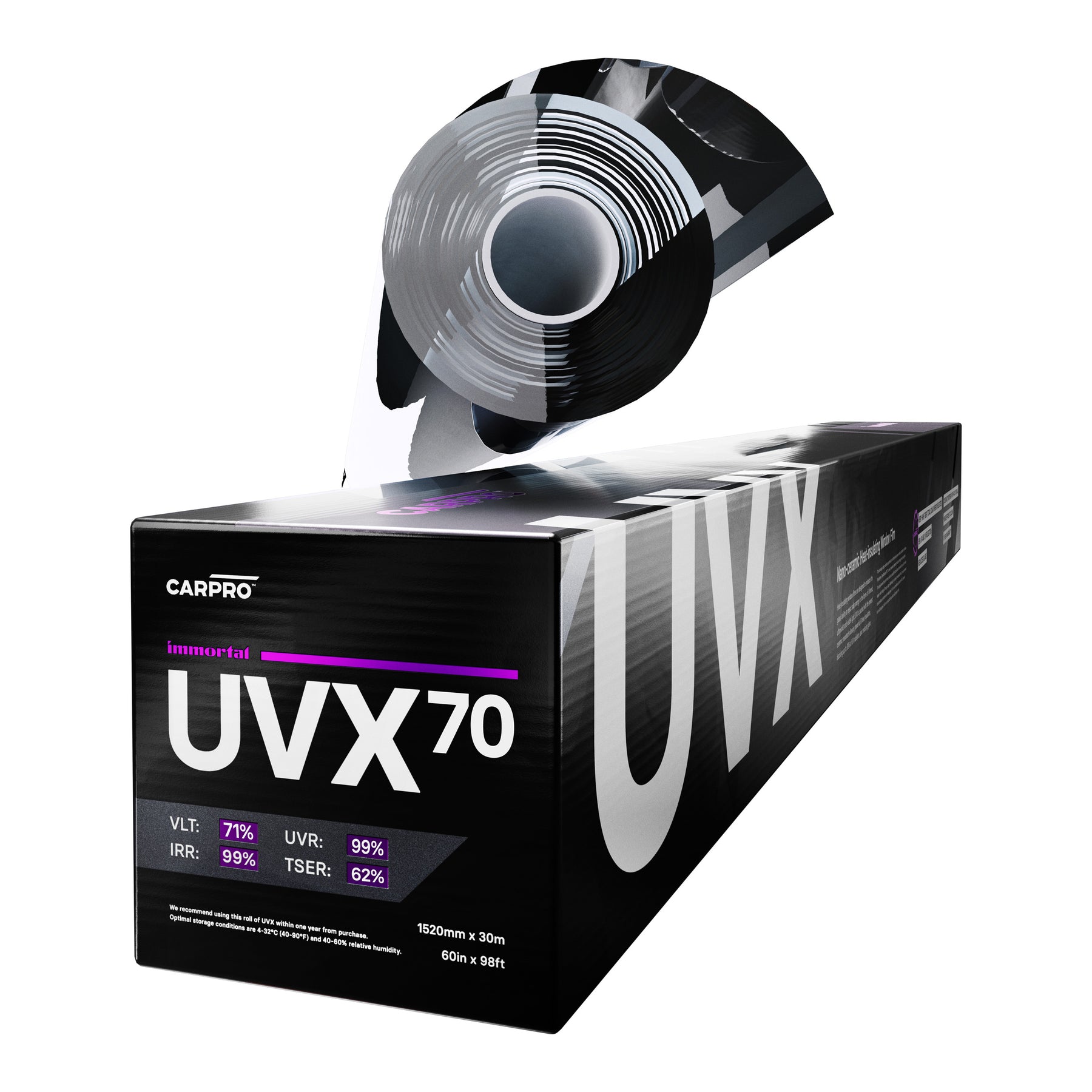 mostra un dettaglio della confezione della pellicola CARPRO Immortal™ UVX. La scatola è nera con dettagli in viola e bianchi, con il testo "UVX" evidenziato. Sono visibili le specifiche tecniche della pellicola, tra cui il VLT (3%), IRR (99%), UVR (100%) e TSER (83%). Il prodotto è progettato per offrire protezione avanzata contro i raggi UV e preservare la carrozzeria dell'auto dai danni solari, mantenendo un aspetto impeccabile.
