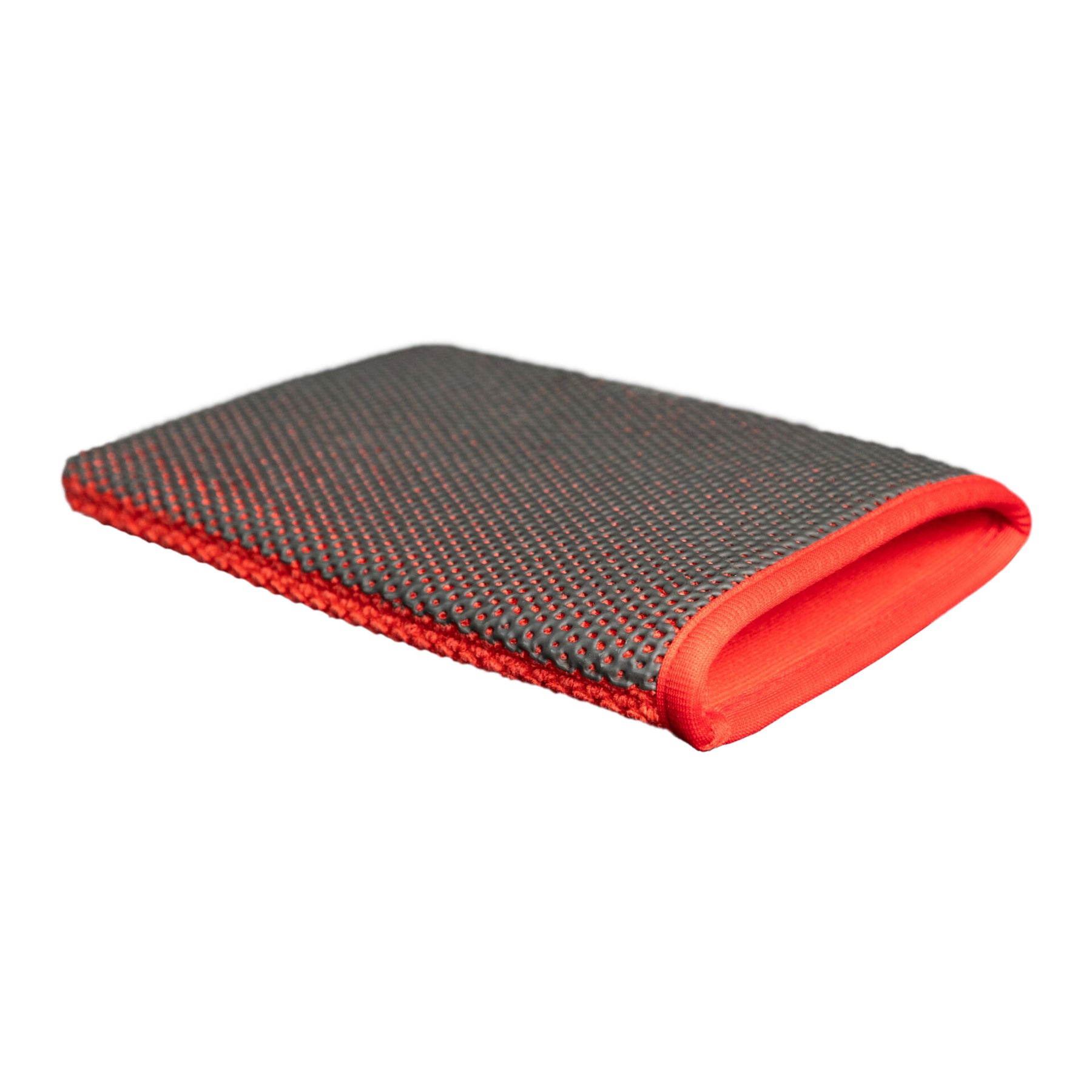 Guanto CARTEC Clay Mitt Ultra con superficie in gomma e bordo rosso, ideale per la decontaminazione della carrozzeria.
