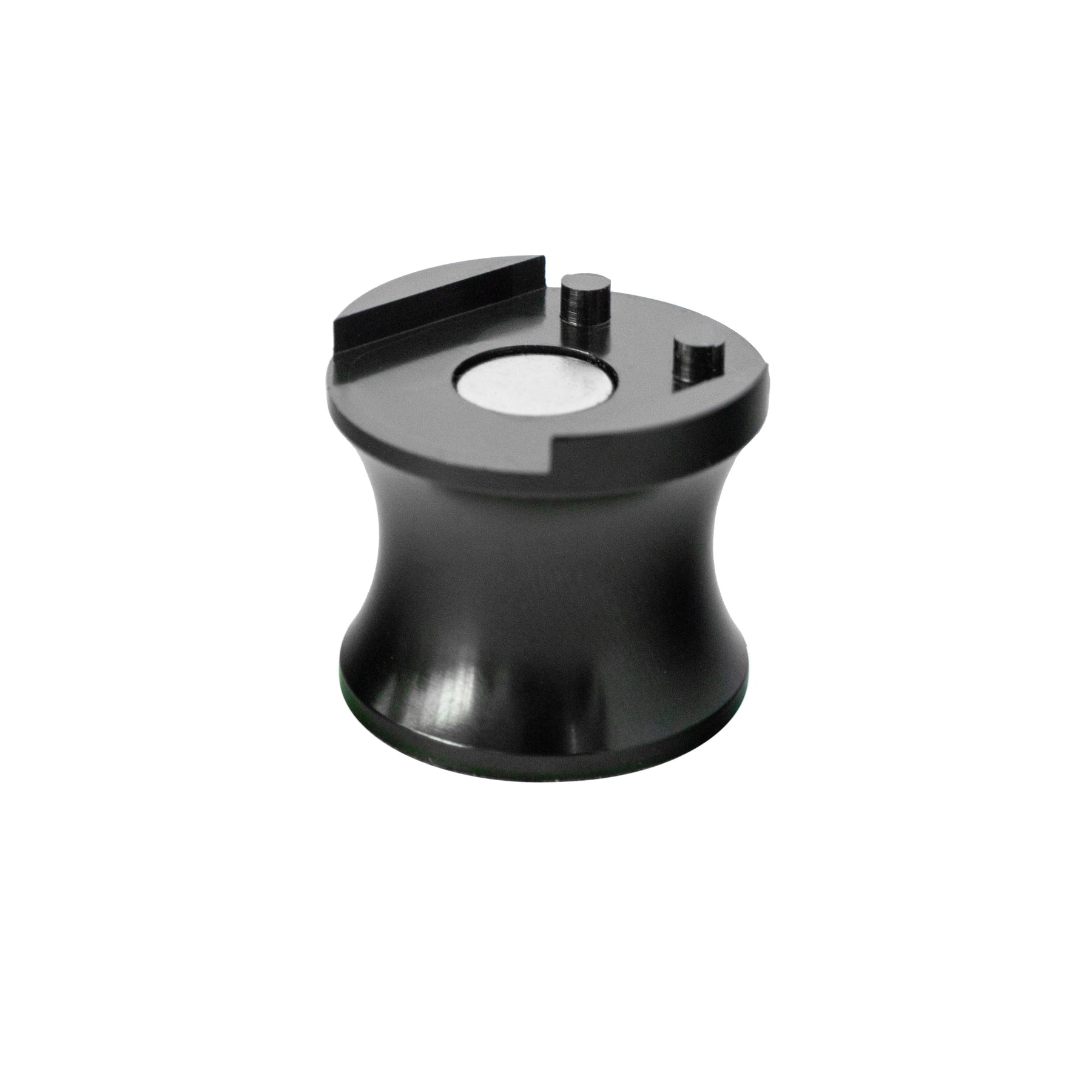 Vista frontale del supporto Carismatix XBLADE Holder nero con base ergonomica e inserto magnetico per fissaggio sicuro della lametta.