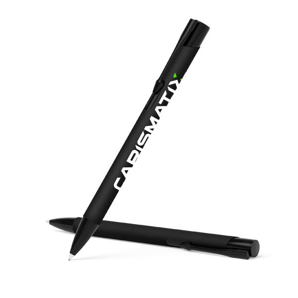 Penna a sfera nera Carismatix con logo bianco, design moderno e professionale, ideale per appunti e firme eleganti.