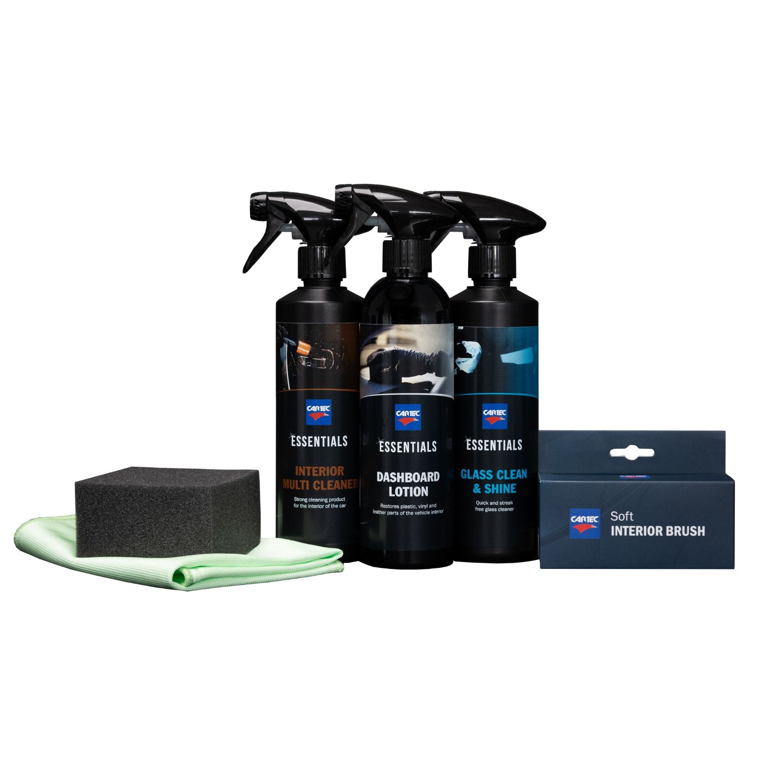Cartec Essentials Kit Detailing Interni con detergente multiuso, lozione per cruscotti, detergente per vetri, spugna, panno in microfibra e spazzola morbida, mostrati su sfondo bianco.