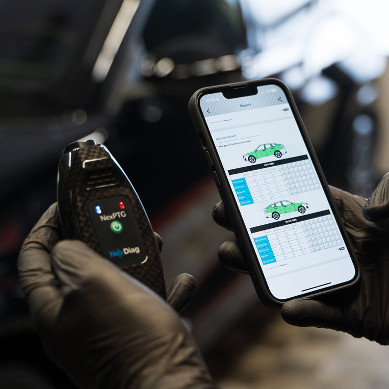 Spessimetro NexPTG PRO Carbon per misurazione avanzata dello spessore della vernice auto.
