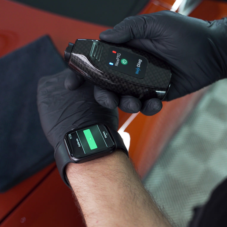 Spessimetro NexPTG PRO Carbon per misurazione avanzata dello spessore della vernice auto.