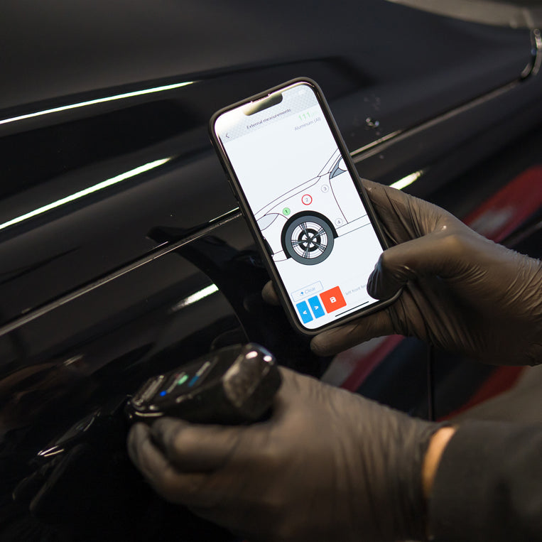 Spessimetro NexPTG PRO Carbon per misurazione avanzata dello spessore della vernice auto.