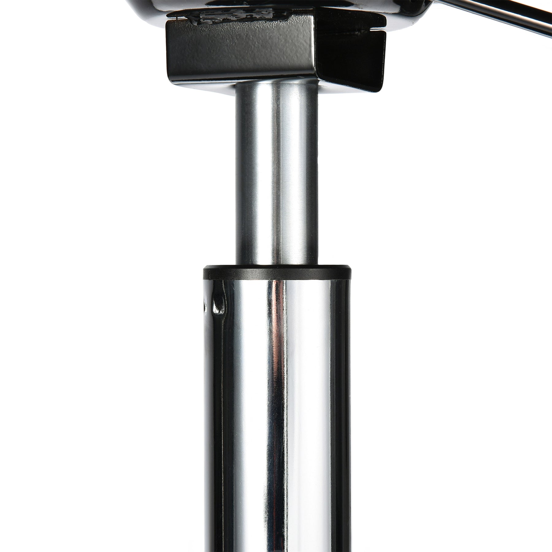 Sgabello mobile regolabile con seduta imbottita, struttura in acciaio e base con ruote per un facile movimento, ideale per lavori di detailing.