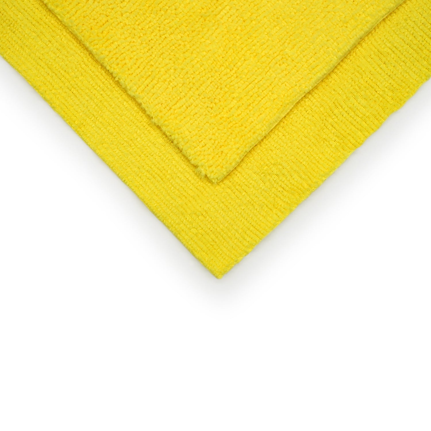 Dettaglio di un panno in microfibra giallo, ripiegato, ideale per la pulizia senza graffi delle superfici.