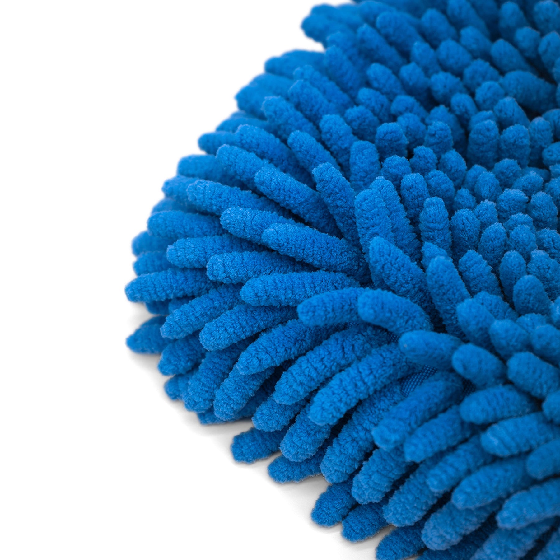 Dettaglio ravvicinato del Guanto Lavaggio XL blu con microfibra a nappa, progettato per catturare delicatamente sporco e detriti durante il lavaggio dell'auto.