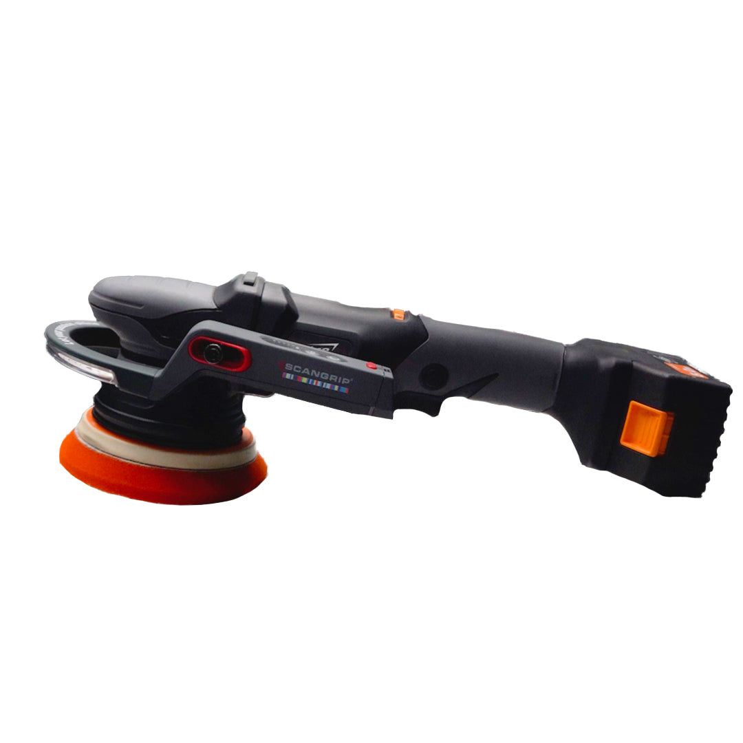 Lucidatrice con lampada LED STARMATCH Scangrip montata, ideale per illuminazione mirata durante operazioni di detailing auto