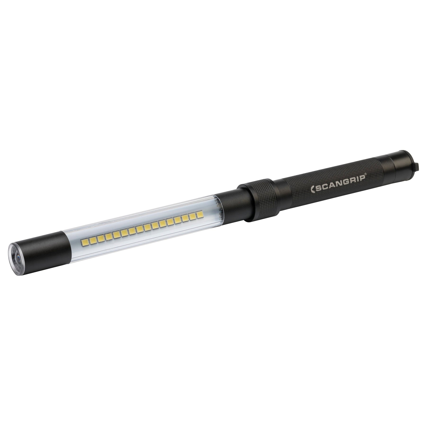 SCANGRIP Line Light R in uso, fornendo luce intensa durante il detailing auto.