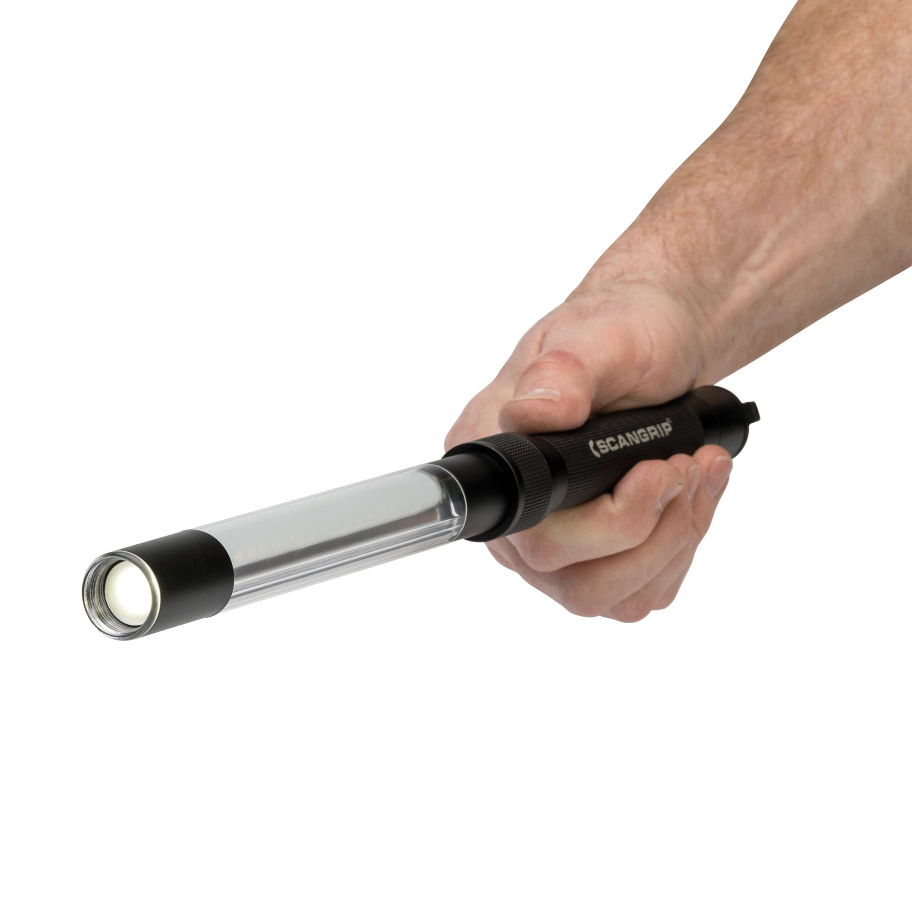 SCANGRIP Line Light R in uso, fornendo luce intensa durante il detailing auto.