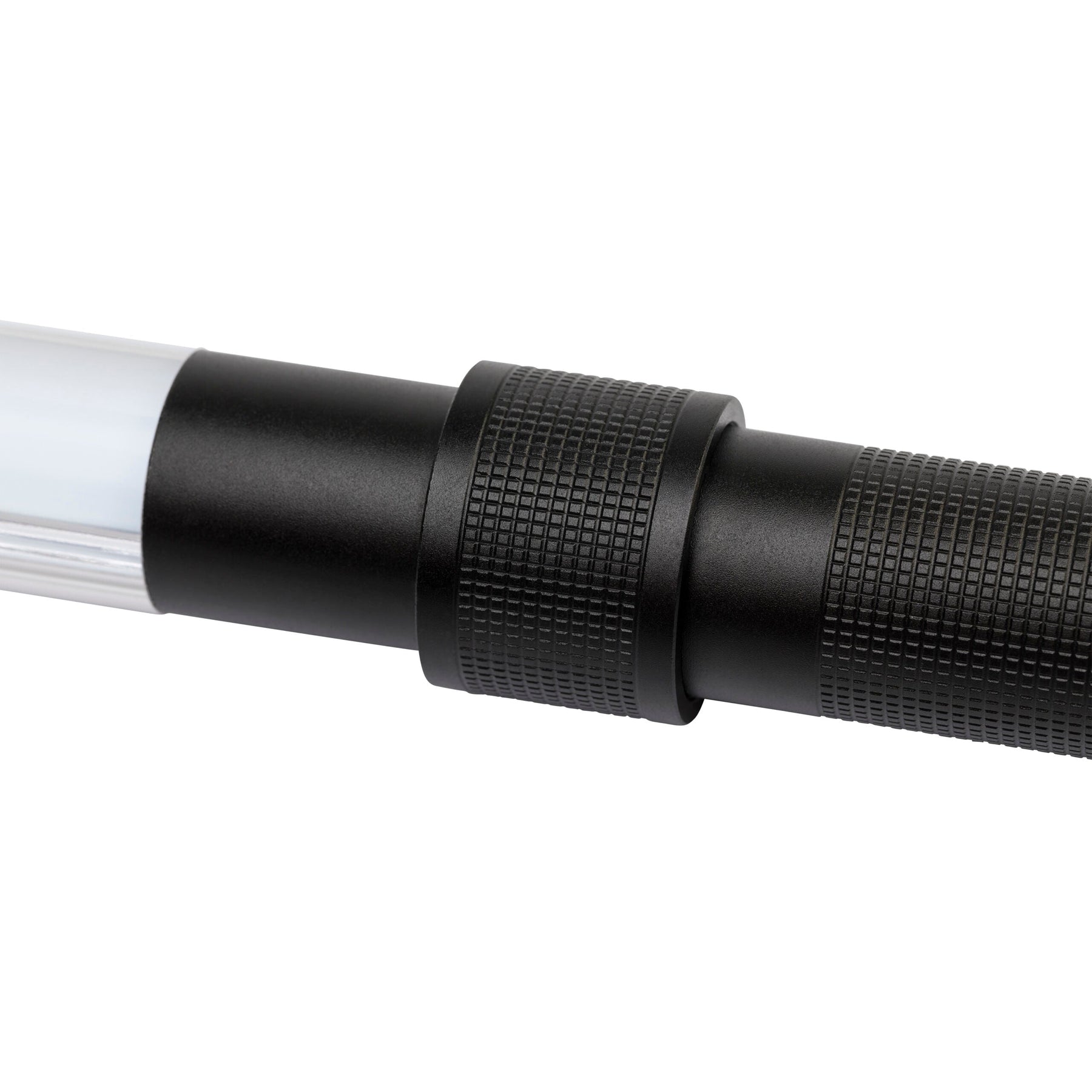 SCANGRIP Line Light R in uso, fornendo luce intensa durante il detailing auto. accensione