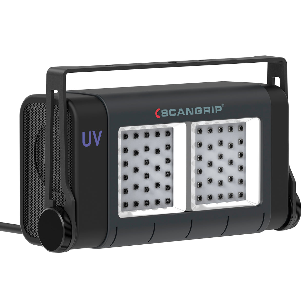 SCANGRIP UV-EXTREME PLUS in uso durante la polimerizzazione UV in un progetto di detailing auto.