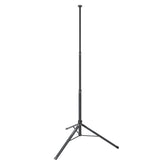 SCANGRIP Tripod esteso a 2 metri, utilizzato per sostenere luci da lavoro durante un progetto di detailing.