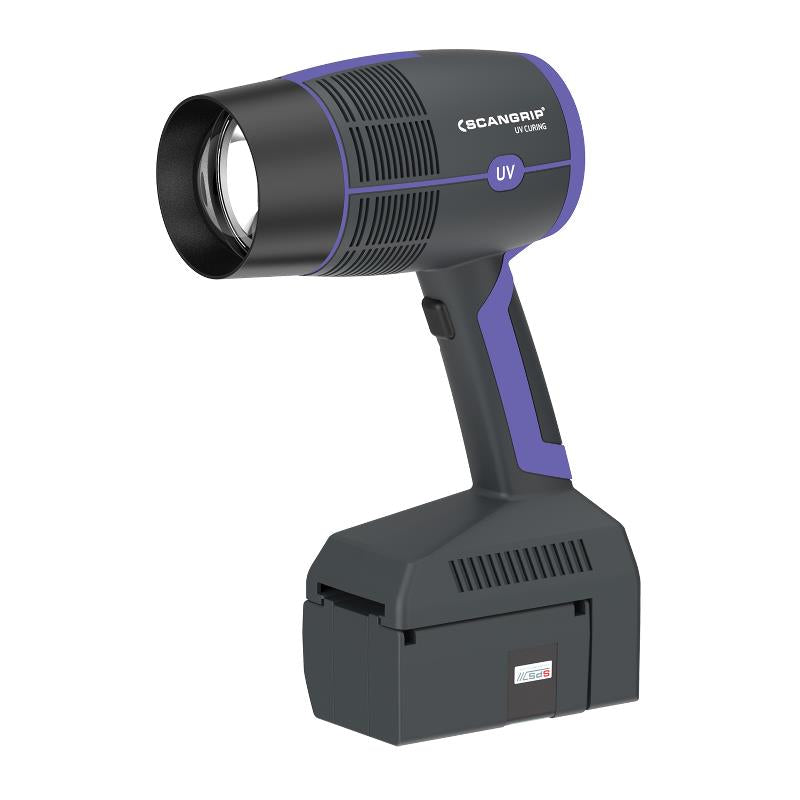 SCANGRIP UV-GUN in uso per la polimerizzazione UV durante un lavoro di detailing auto.