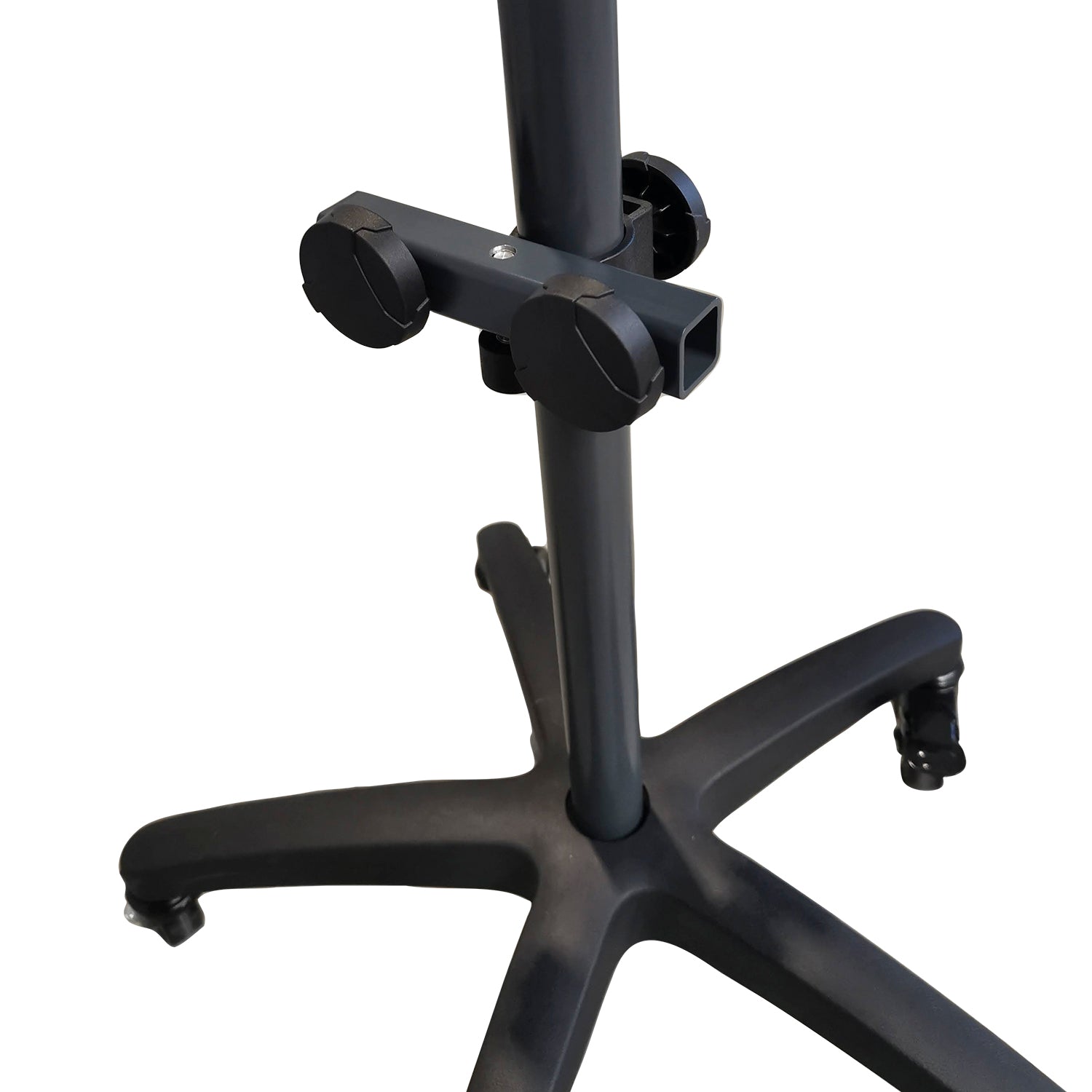 montato SCANGRIP Supporto UV-Extreme montato su Wheel Stand 2.0, utilizzato per polimerizzazione UV nel detailing.