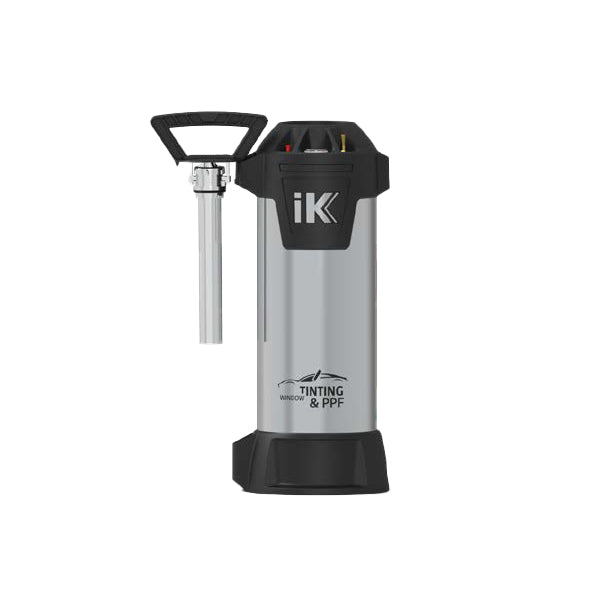 Nebulizzatore IK Sprayers PPF 12 per un'applicazione precisa e protettiva delle pellicole PPF nel detailing professionale. smontato per far vedere la pompa