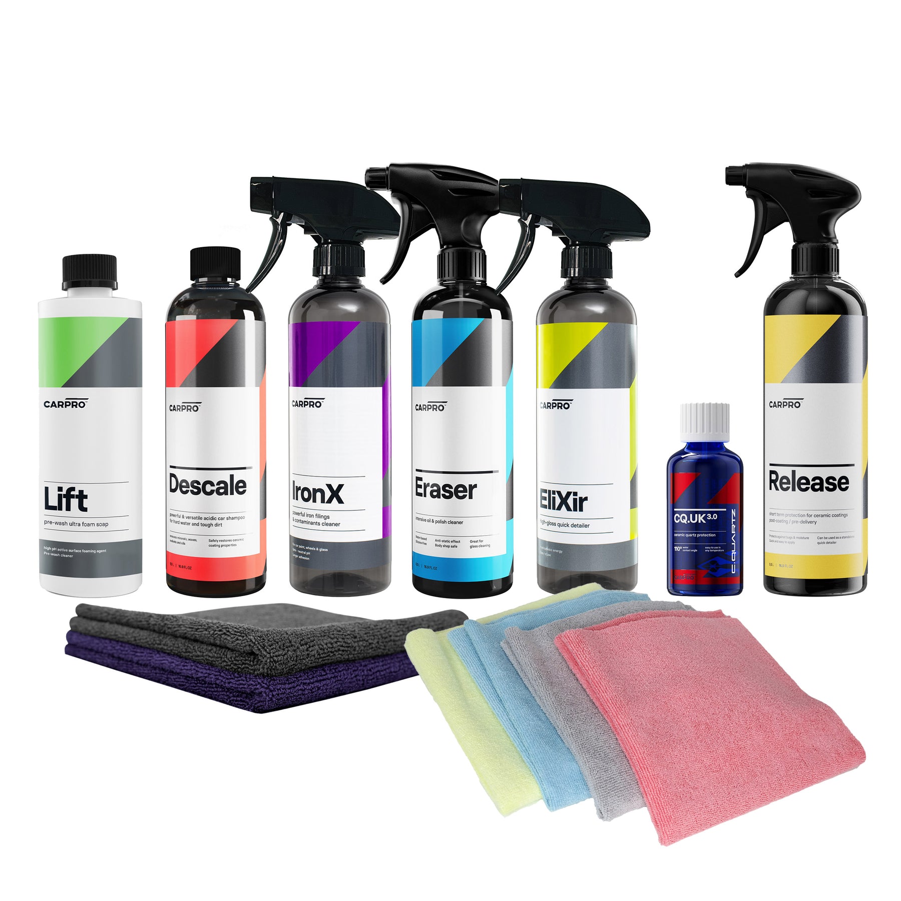 Set di prodotti CARPRO per il lavaggio auto, decontaminazione e protezione nanotecnologica, con flaconi di vari detergenti e panni in microfibra colorati.