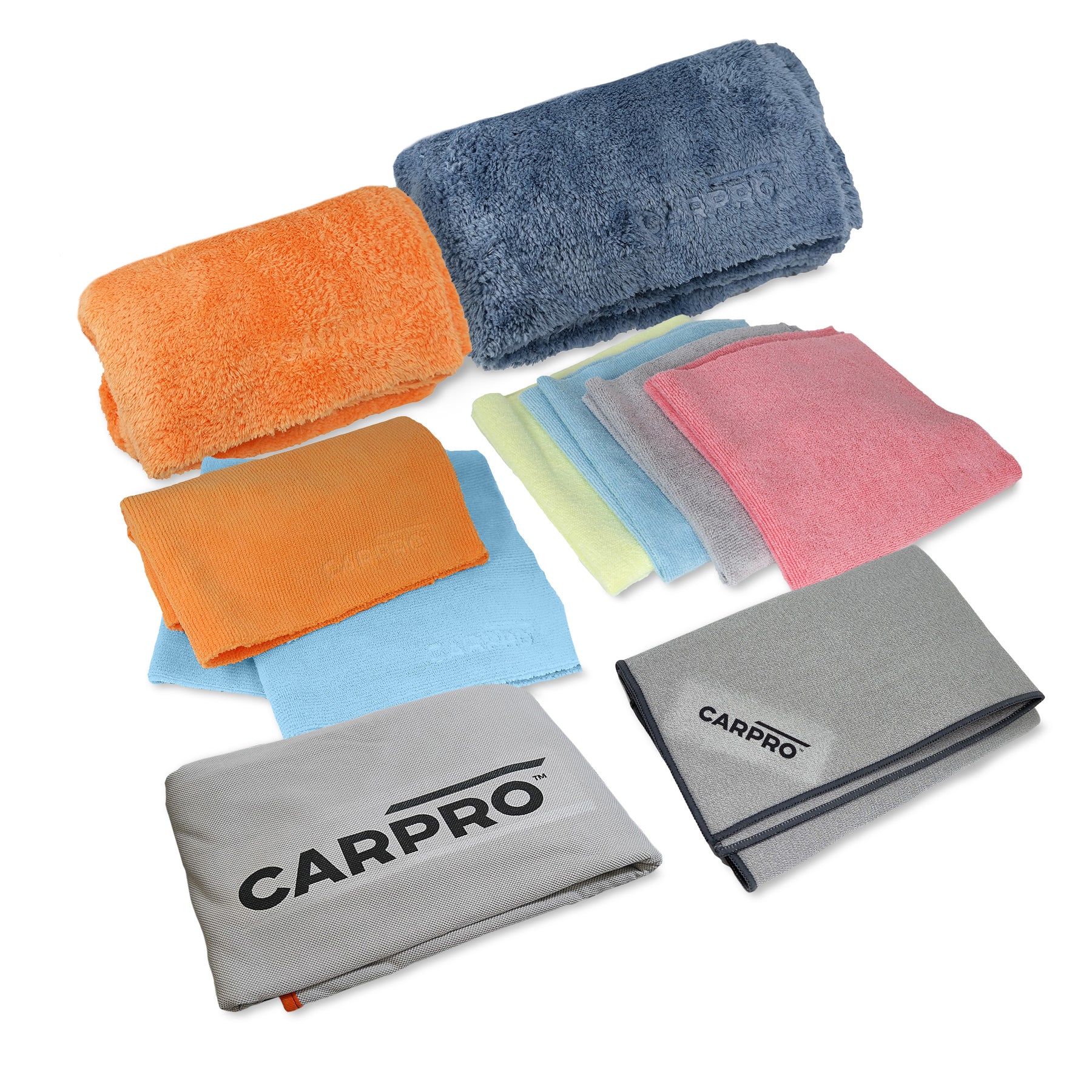 Kit CARPRO con vari panni in microfibra colorati, ideale per la pulizia e la finitura delle superfici dell'auto, inclusi panni arancioni, blu, verdi, rosa e grigi.