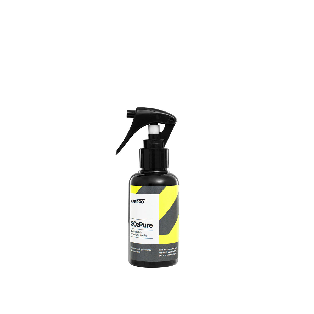 Flacone di CARPRO SO2Pure con spruzzatore nero, un rivestimento purificante per interni auto, con etichetta gialla, nera e bianca, progettato per eliminare inquinanti, batteri e odori, migliorando la qualità dell'aria.