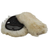 Guanto CarPro Wool Wash Mitt in lana naturale, ideale per un lavaggio auto delicato ed efficace, con fibra morbida e resistente.
