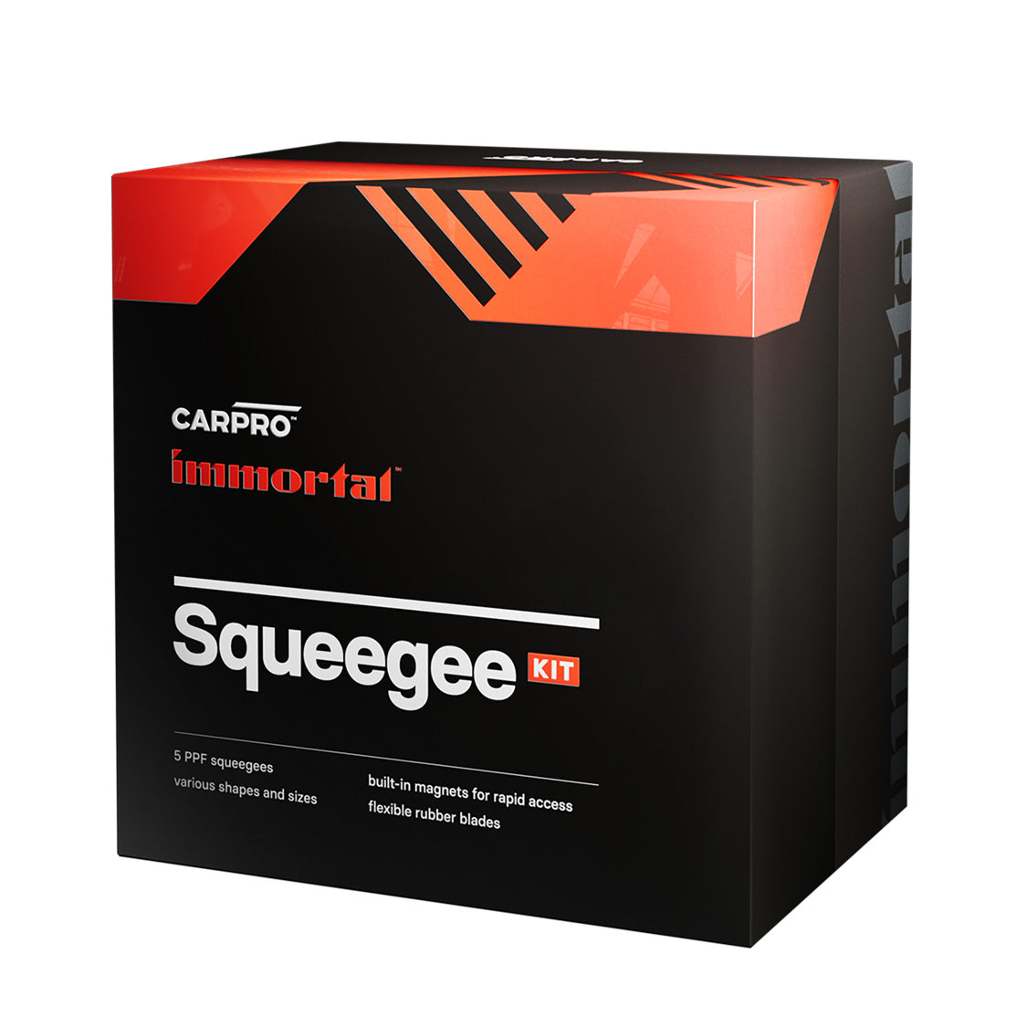confezione del CARPRO Immortal Squeegee Kit. La scatola è nera con dettagli arancioni e bianchi, e riporta il nome del prodotto "Squeegee Kit" in evidenza. Questo kit include cinque spatole PPF di varie forme e dimensioni, con magneti integrati per un accesso rapido e lame di gomma flessibili. Ideale per l'applicazione professionale delle pellicole protettive sulle superfici dell'auto.