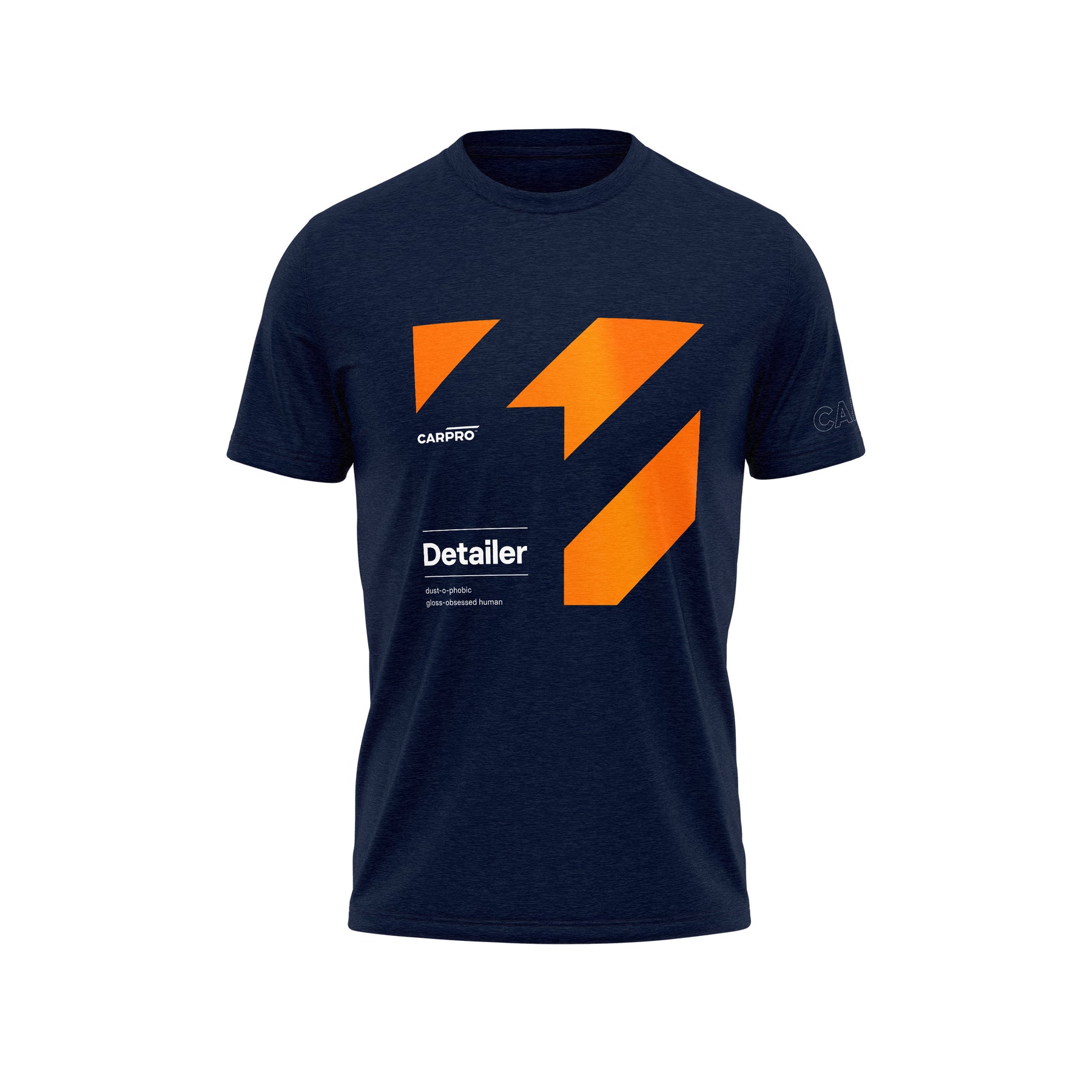 CARPRO T-shirt Detailer blu scuro con loghi arancioni e scritta bianca, ideale per professionisti del detailing, su sfondo bianco.