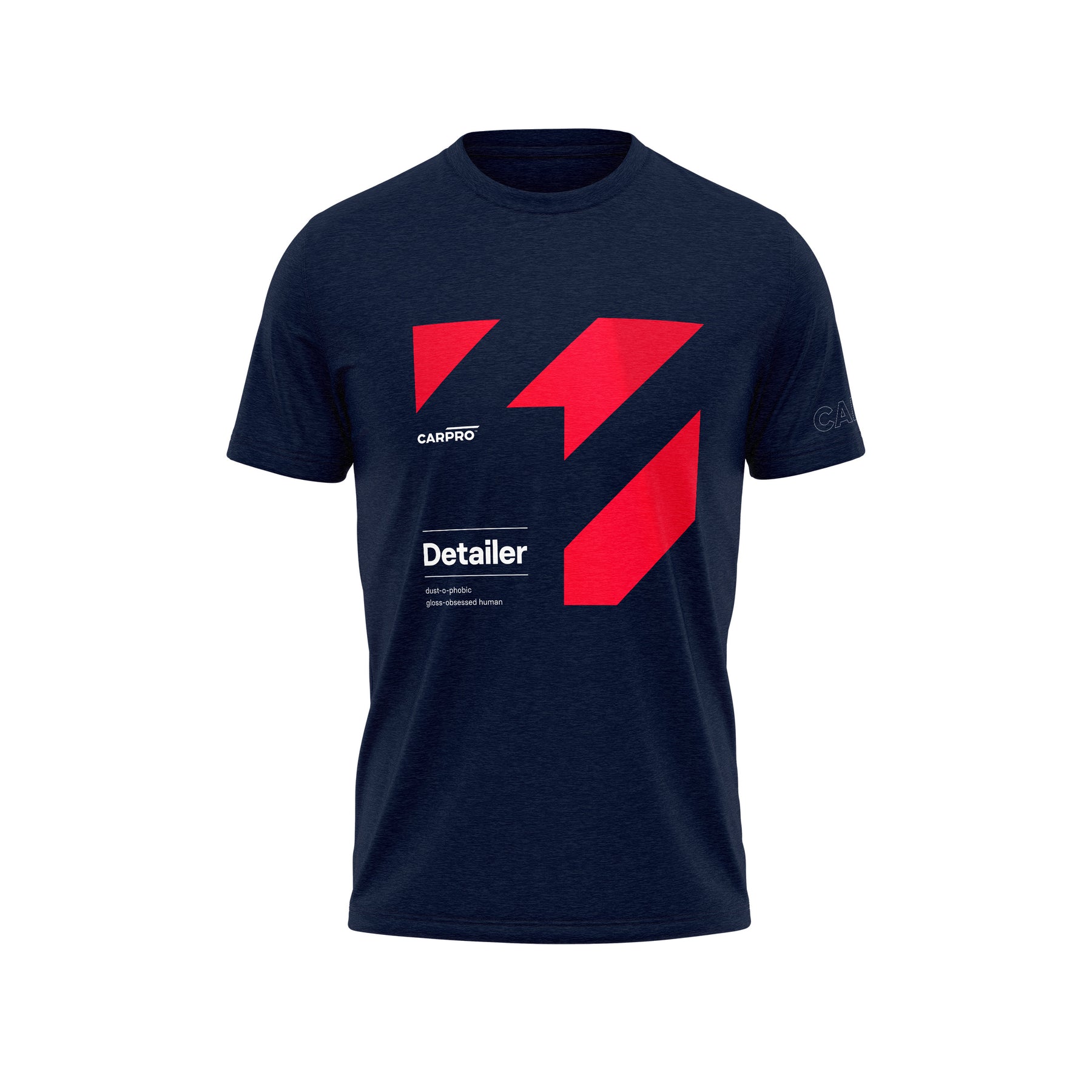 CARPRO T-shirt Detailer blu scuro con loghi rossi e scritta bianca, ideale per professionisti del detailing, su sfondo bianco.