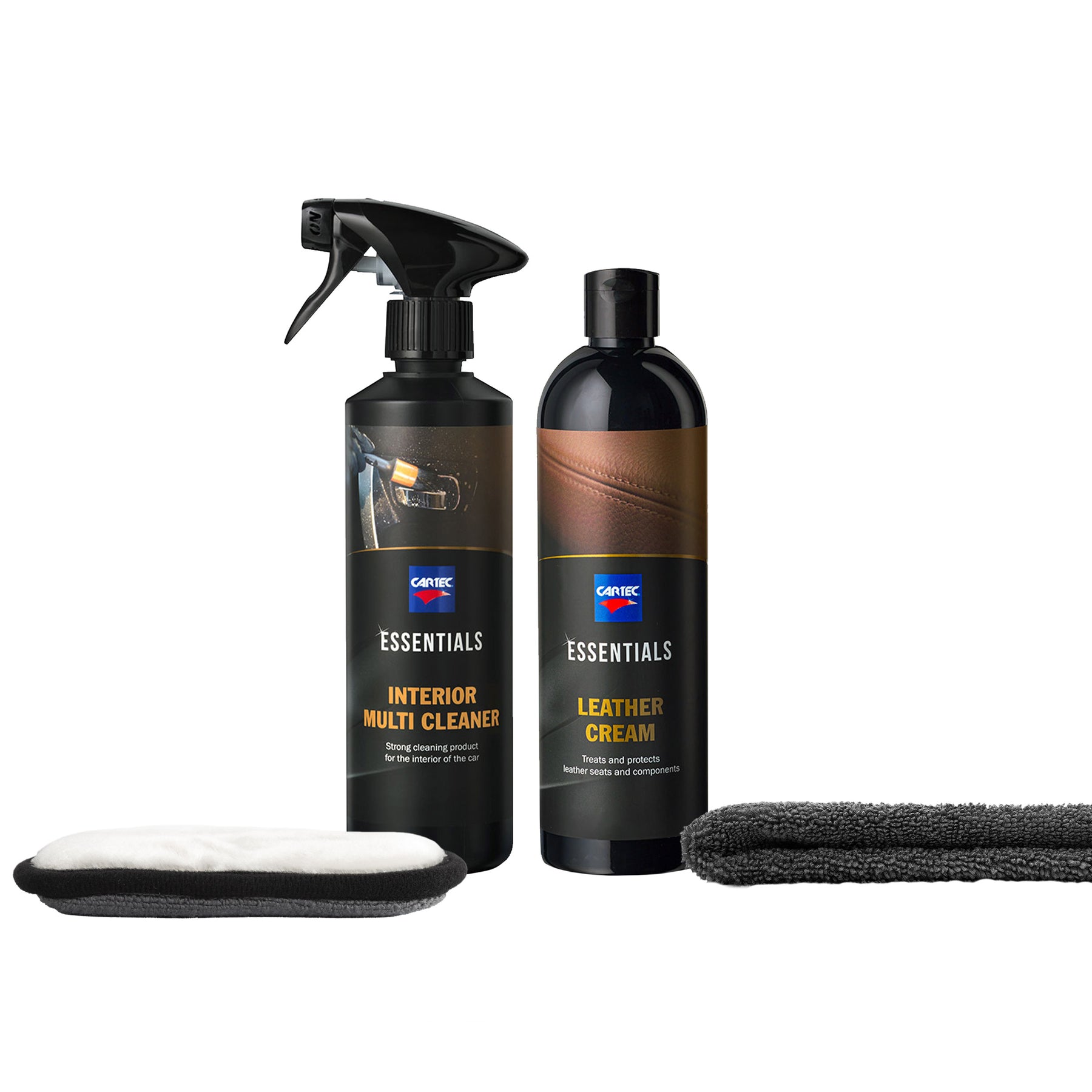 Cartec Essentials Kit Pulizia e Protezione Pelle con detergente, crema protettiva, spugna e panno in microfibra, mostrati su sfondo bianco.