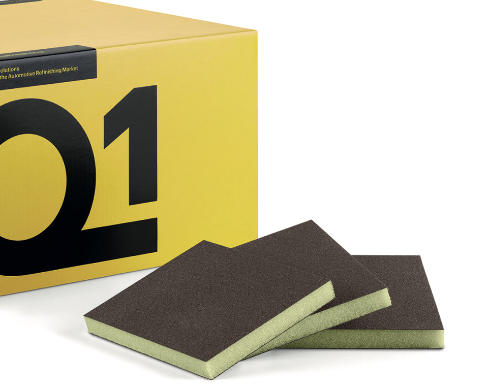 Spugne abrasive a doppia faccia Q1 per levigatura di superfici complesse, ideali per lavori di precisione.