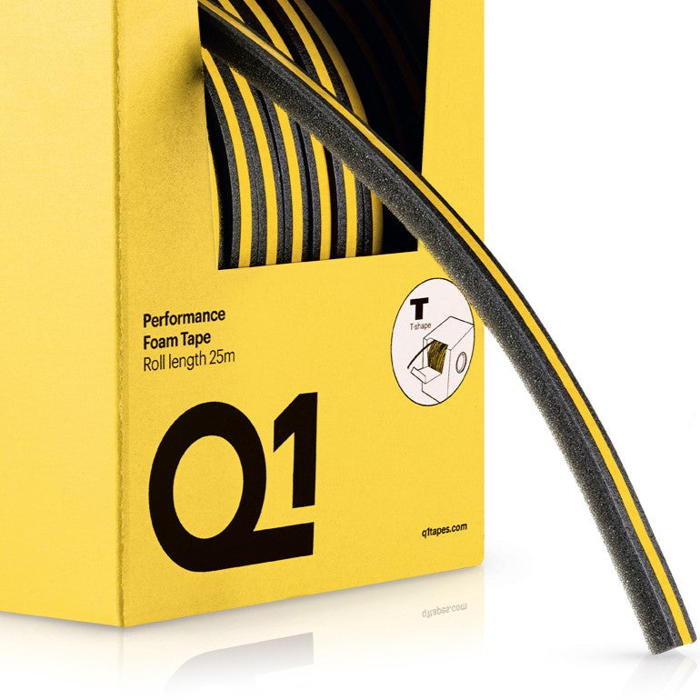 Nastro spugnoso Q1 Performance Foam per mascherature precise su superfici curve e irregolari, ideale per lavori complessi e professionali.