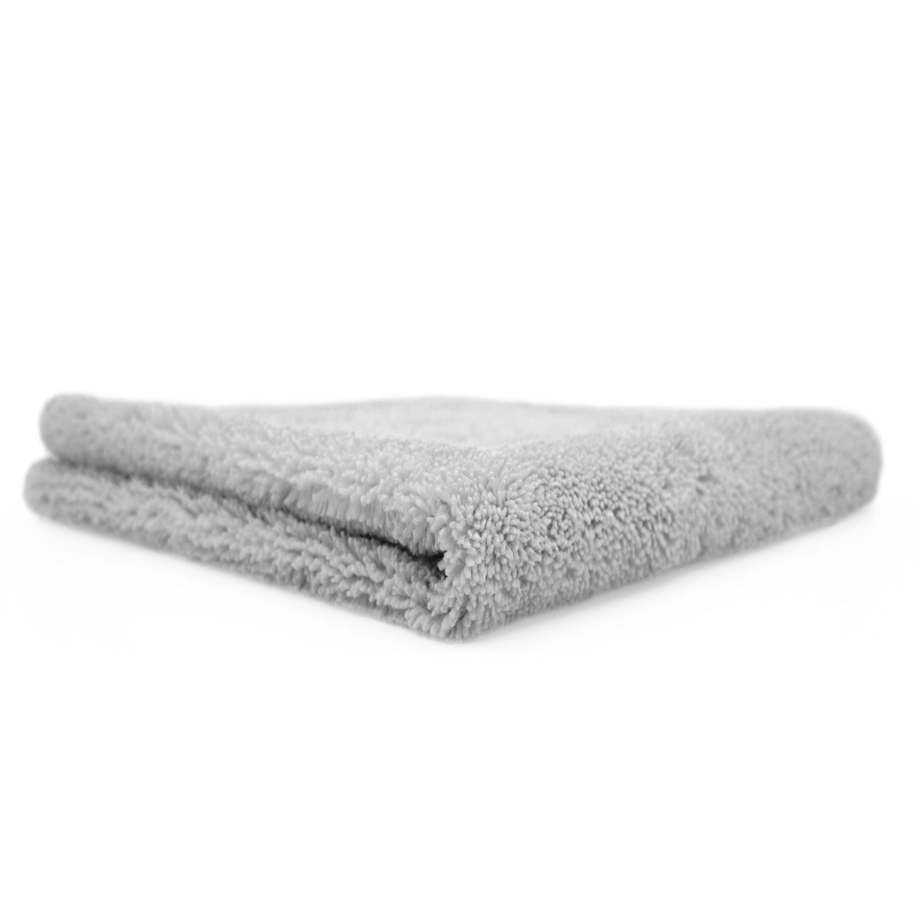 Panno in microfibra grigio Dual Pile 420, piegato e ultra soffice, ideale per una pulizia delicata e una finitura senza aloni delle superfici auto.