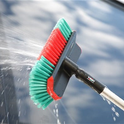 Spazzolone angolare morbido VIKAN con passaggio acqua per pulizia professionale di grandi superfici.