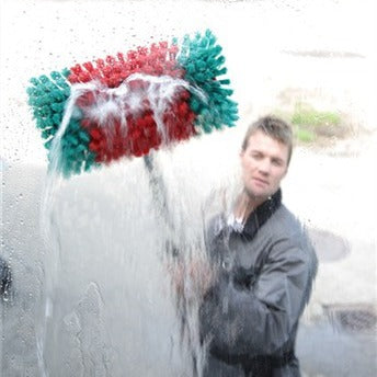 Spazzolone angolare morbido VIKAN con passaggio acqua per pulizia professionale di grandi superfici.