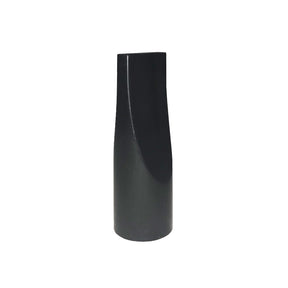 L'ugello piatto largo BRÜHL, realizzato in robusta plastica nera, è progettato per garantire un'asciugatura uniforme e rapida, ideale per detailers professionisti alla ricerca di risultati impeccabili.