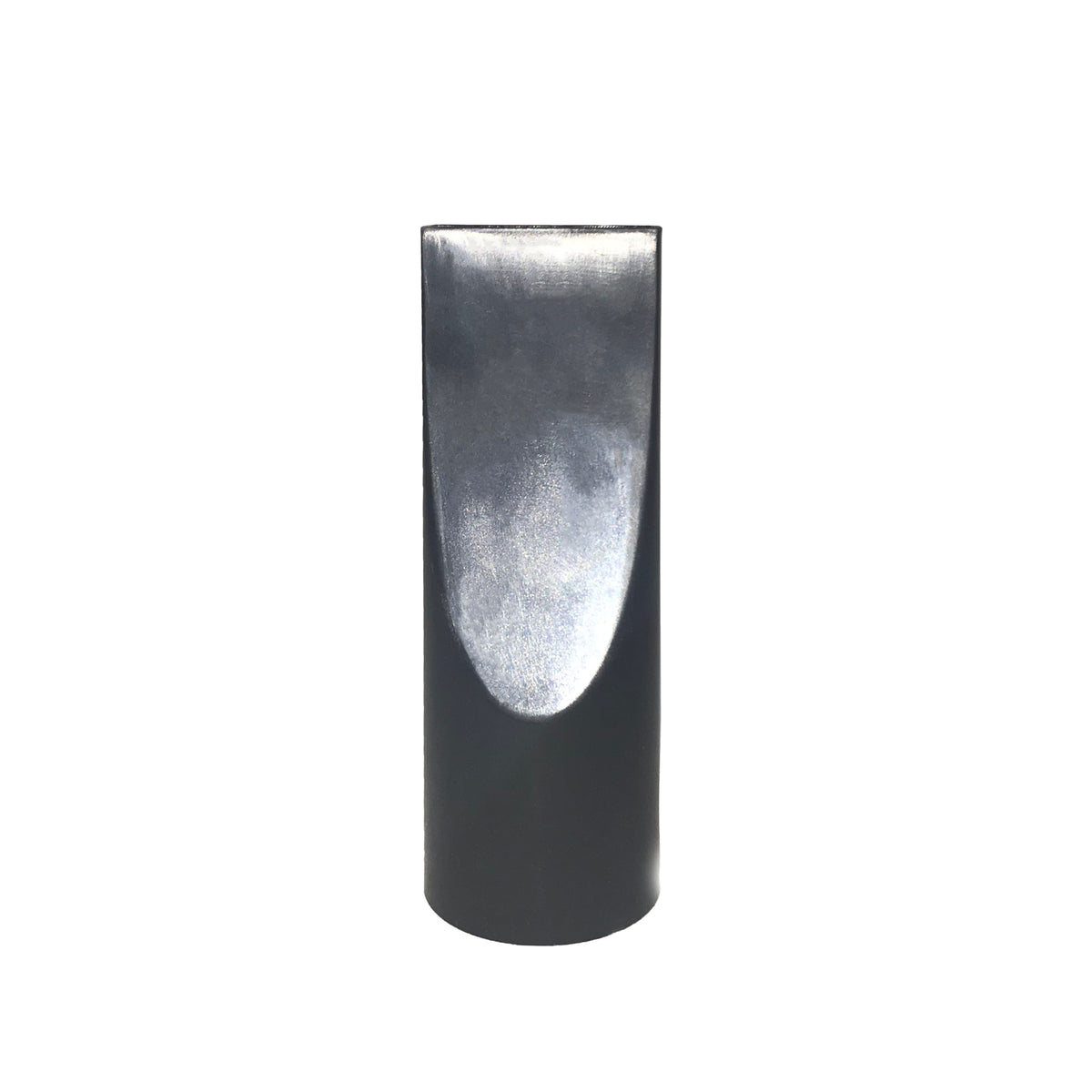 L'ugello piatto largo BRÜHL, realizzato in robusta plastica nera, è progettato per garantire un'asciugatura uniforme e rapida, ideale per detailers professionisti alla ricerca di risultati impeccabili.