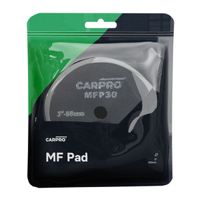 CARPRO Tampone Microfibra (MF Pad) per lucidatura auto, confezionato in busta nera e verde, su sfondo bianco.
