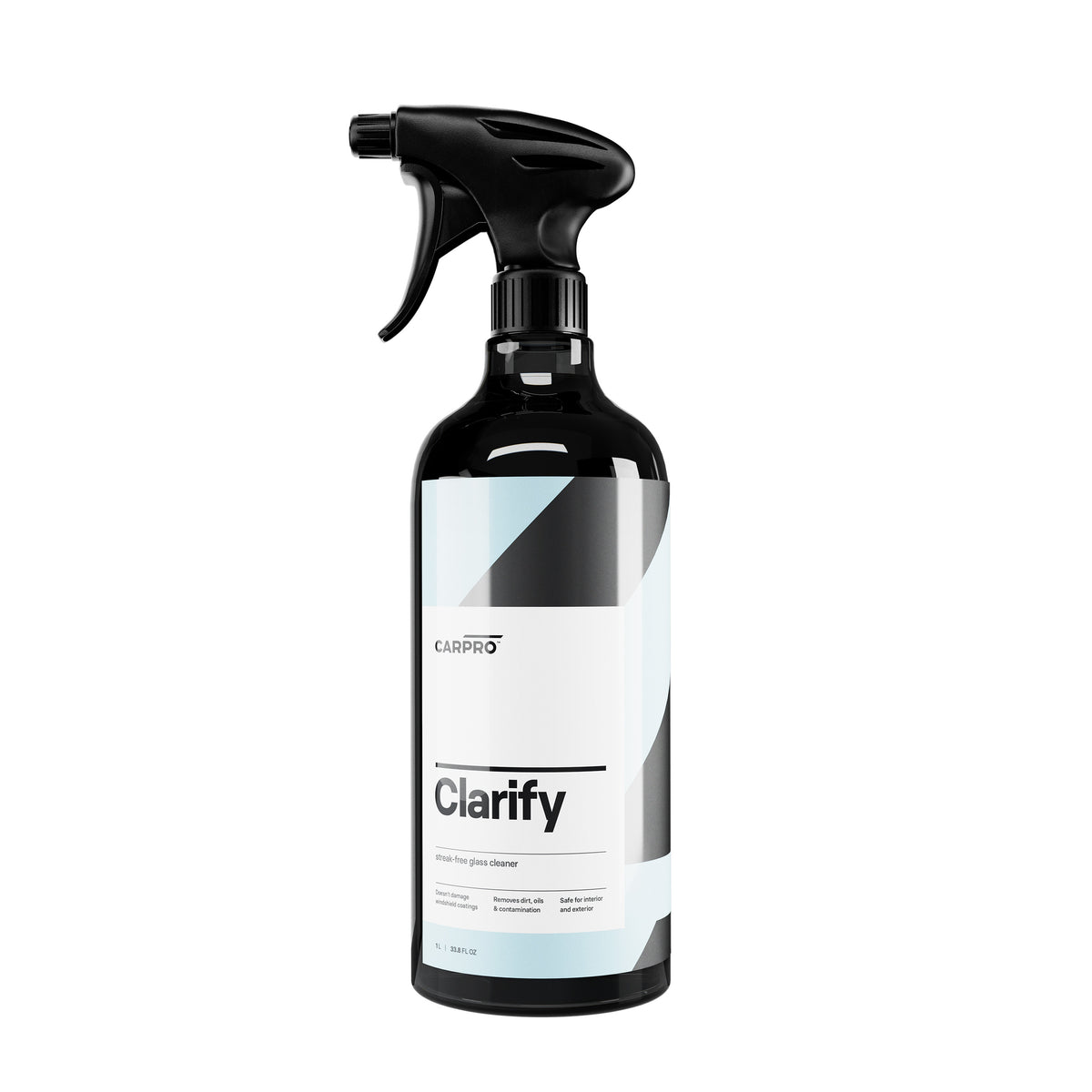  Flacone spray di CARPRO Clarify, un detergente avanzato per vetri che rimuove sporco e macchie senza lasciare aloni, garantendo una visibilità cristallina e una pulizia facile e veloce.