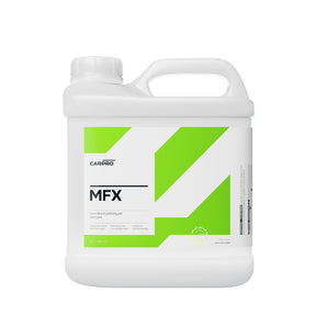 Tanica da 4l di CARPRO MFX Microfiber Wash, detergente specifico per pulire e mantenere i panni in microfibra, assicurando prestazioni ottimali.