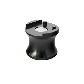 Vista frontale del supporto Carismatix XBLADE Holder nero con base ergonomica e inserto magnetico per fissaggio sicuro della lametta.